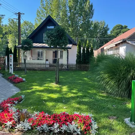 Villa Friends - Csaladoknak Es Barati Tarsasagoknak Balatonberény Exterior photo