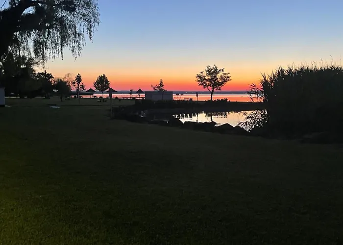 Villa Friends - Csaladoknak Es Barati Tarsasagoknak